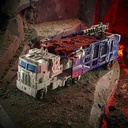 Transformers Generations WFC: Kingdom Leader Wave 3 - Ultra Magnus Image_10