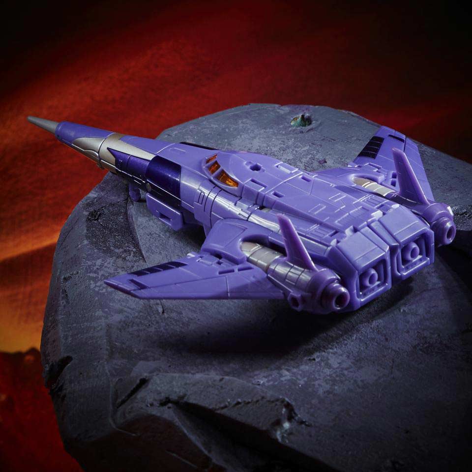 Transformers Generations WFC: Kingdom Voyager Wave 3 - Cyclonus Image_8