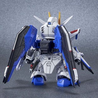 SD Gundam EX Standard - The Gundam Base Limited ZGMF-X10A Freedom Gundam (P Bandai) Image_3